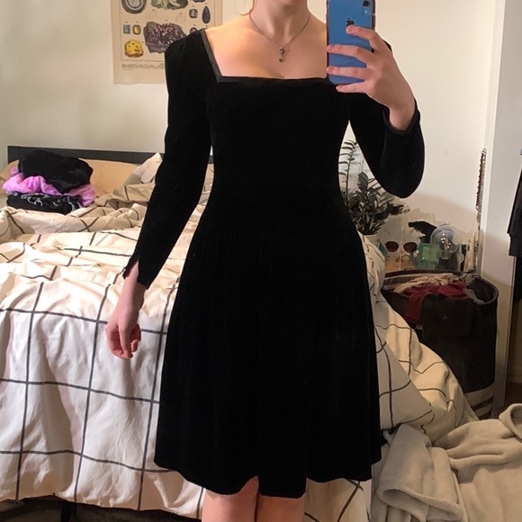 Black velvet gothic 70s Victorian square neck puff sleeve A-line midi dress - Picture 6 of 7